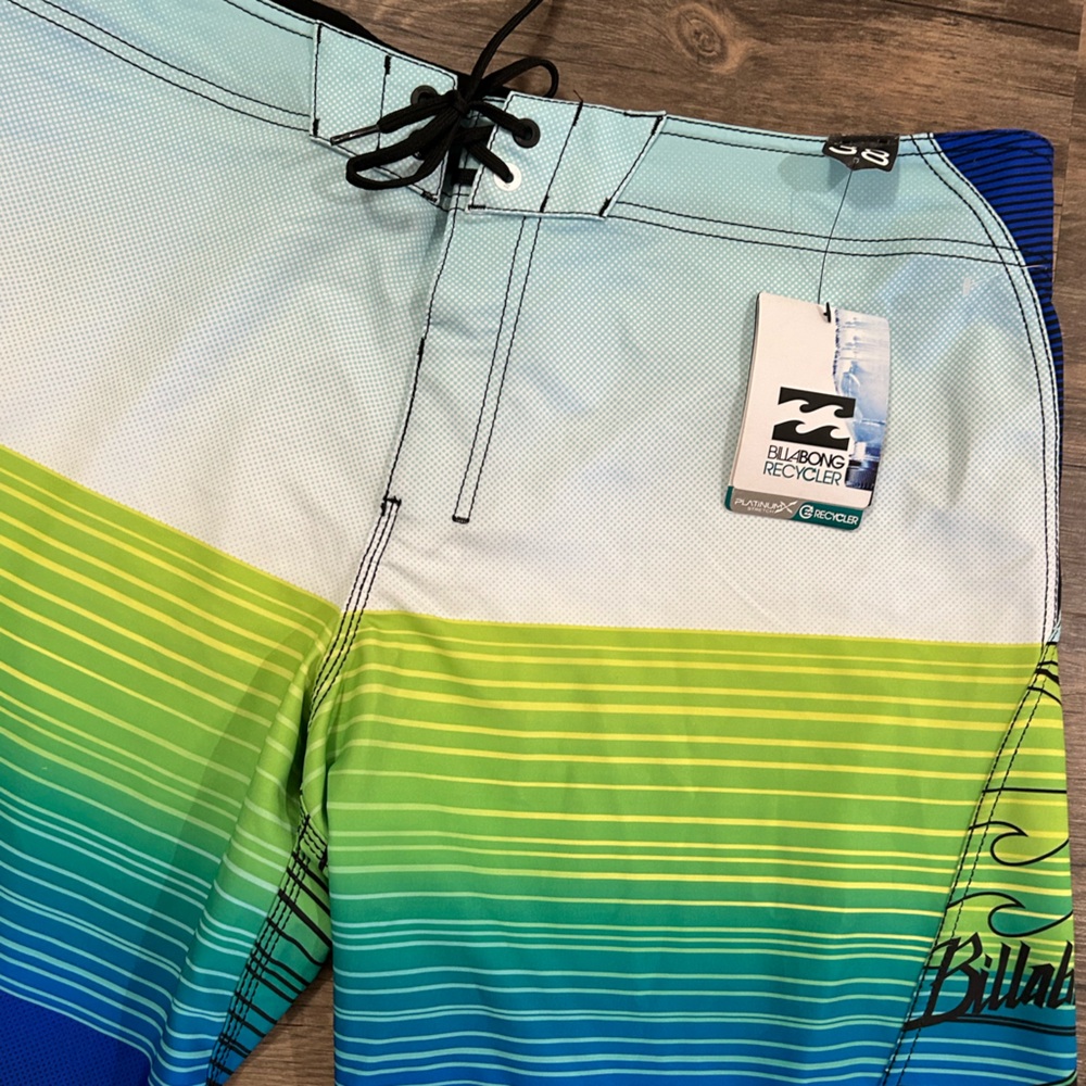 NWT Billabong Men’s Swim Trunks 38